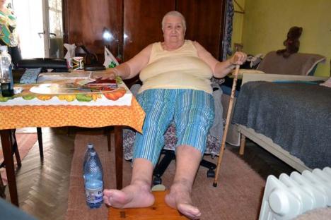 Bătrâneţe, boală grea: Deşi suferă de afecţiuni ce o ţin imobilizată, o orădeancă de 73 de ani nu primeşte pensie de handicap